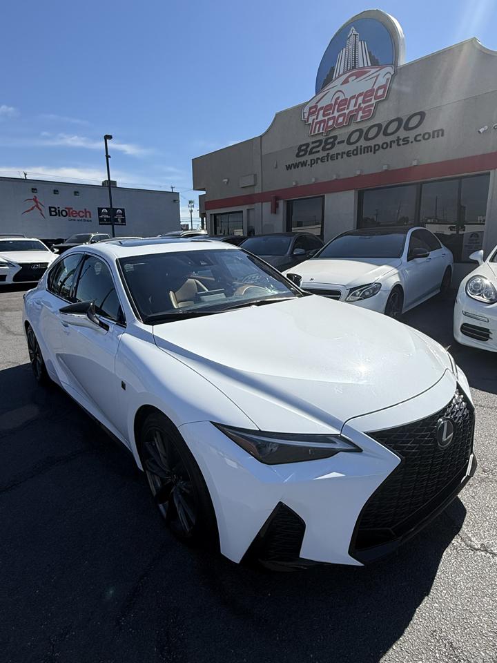Lexus IS  2024