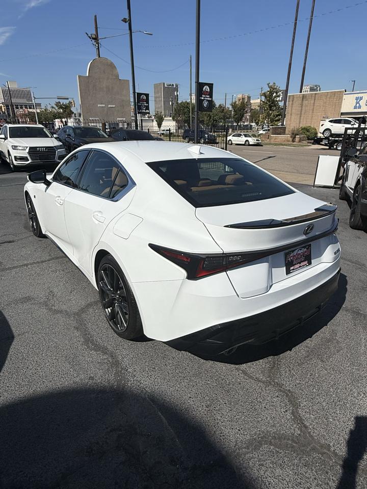 Lexus IS  2024