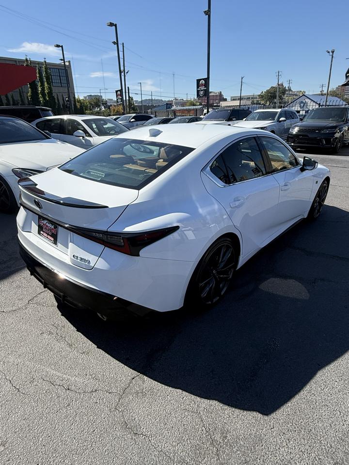 Lexus IS  2024