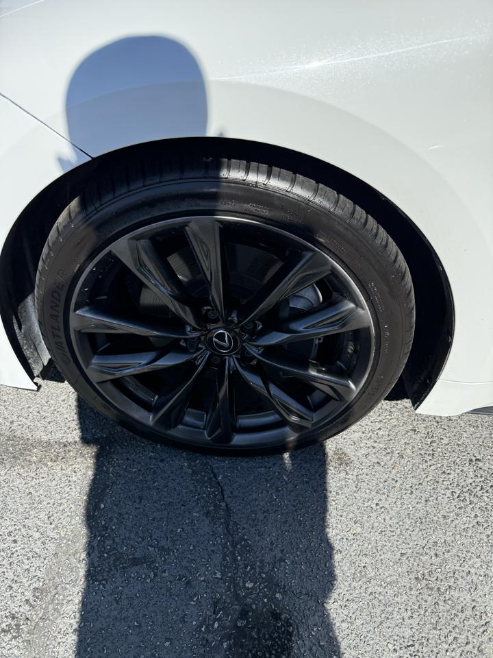 Lexus IS  2024