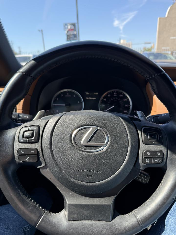 Lexus IS  2024