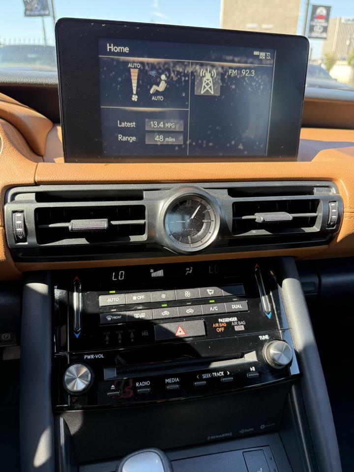 Lexus IS  2024