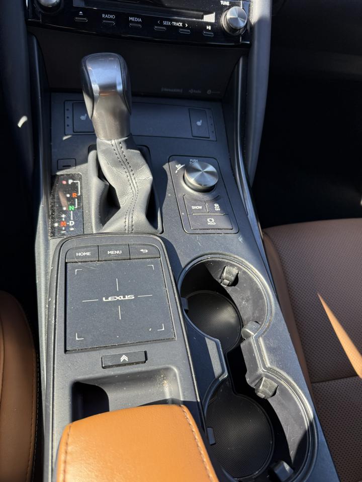 Lexus IS  2024