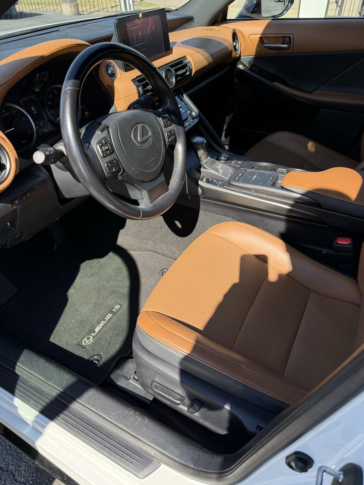Lexus IS  2024