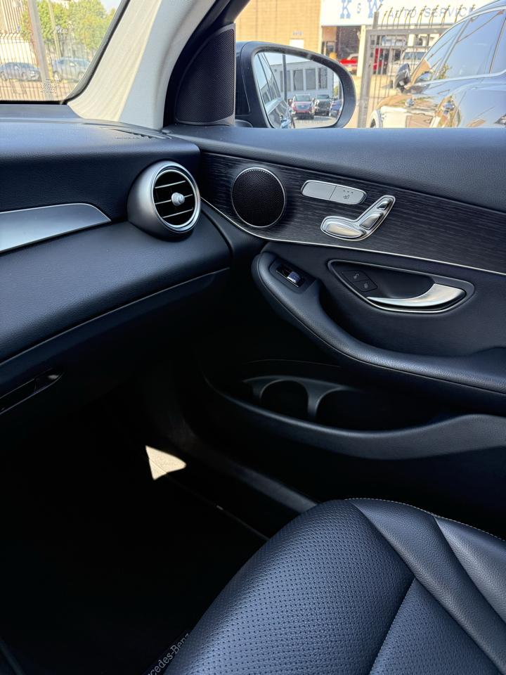 Mercedes-Benz GLC  2021