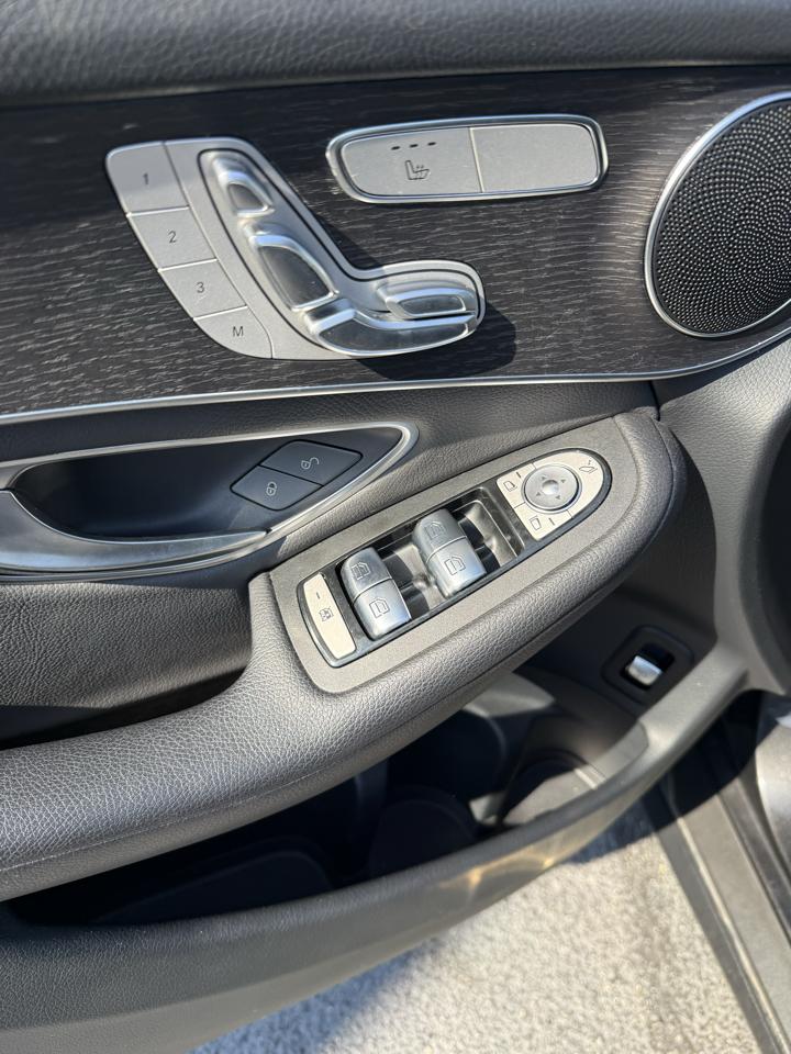Mercedes-Benz GLC  2021