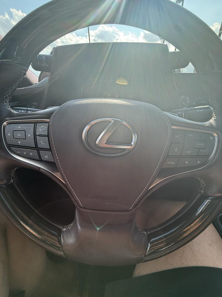 Lexus LS  2020