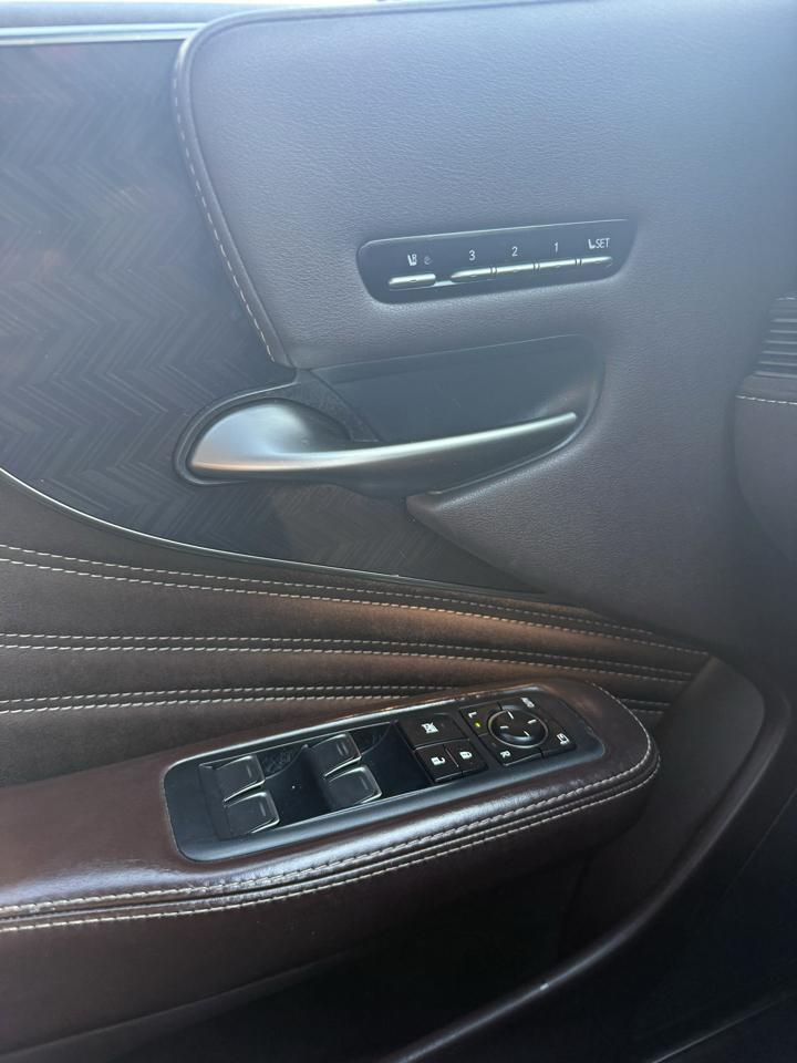 Lexus LS  2020