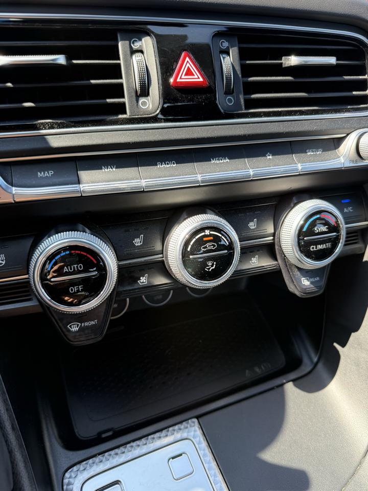 Genesis G70  2023