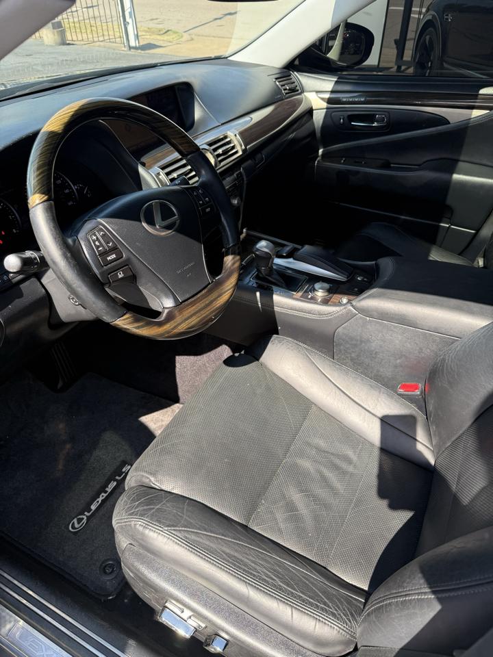 Lexus LS 460  2013