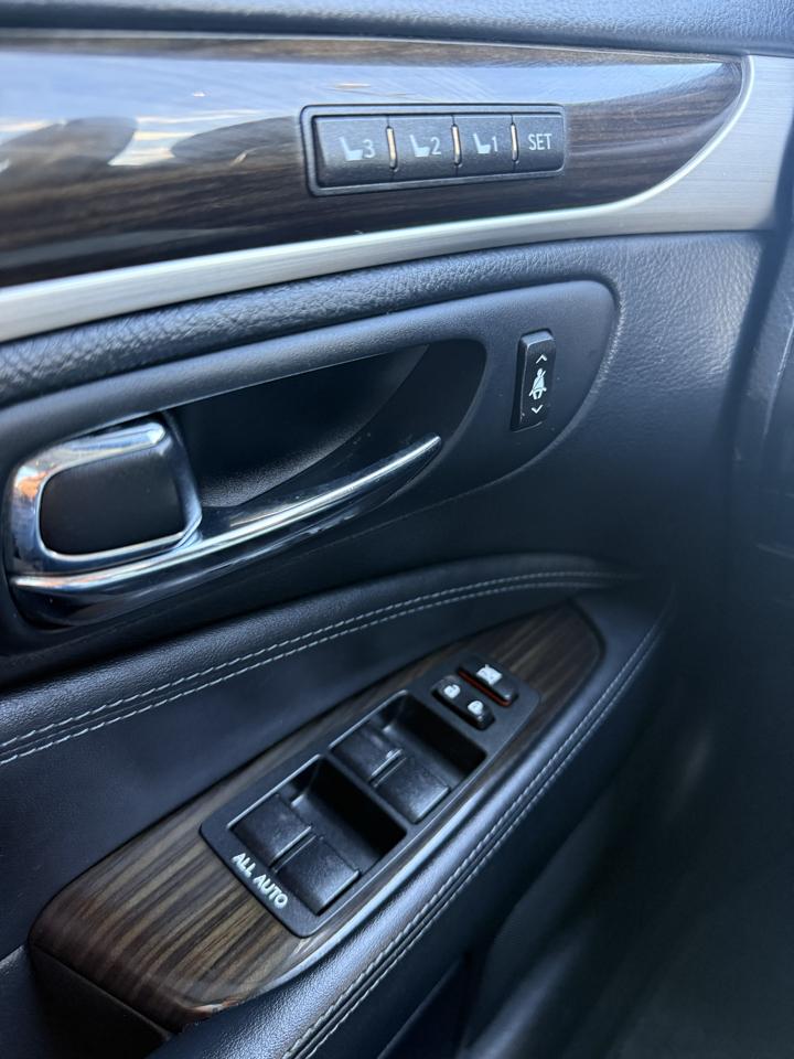 Lexus LS 460  2013
