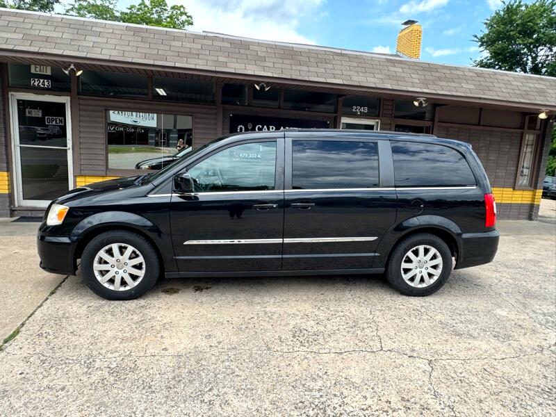 Image 4 of 2014 Chrysler Town & Country Touring