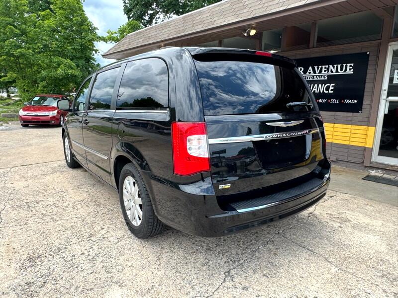 Image 5 of 2014 Chrysler Town & Country Touring