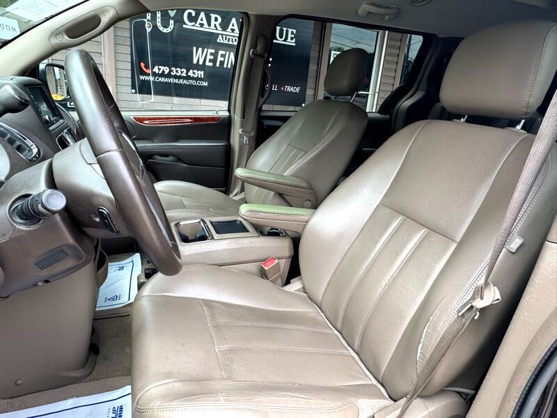Image 9 of 2014 Chrysler Town & Country Touring