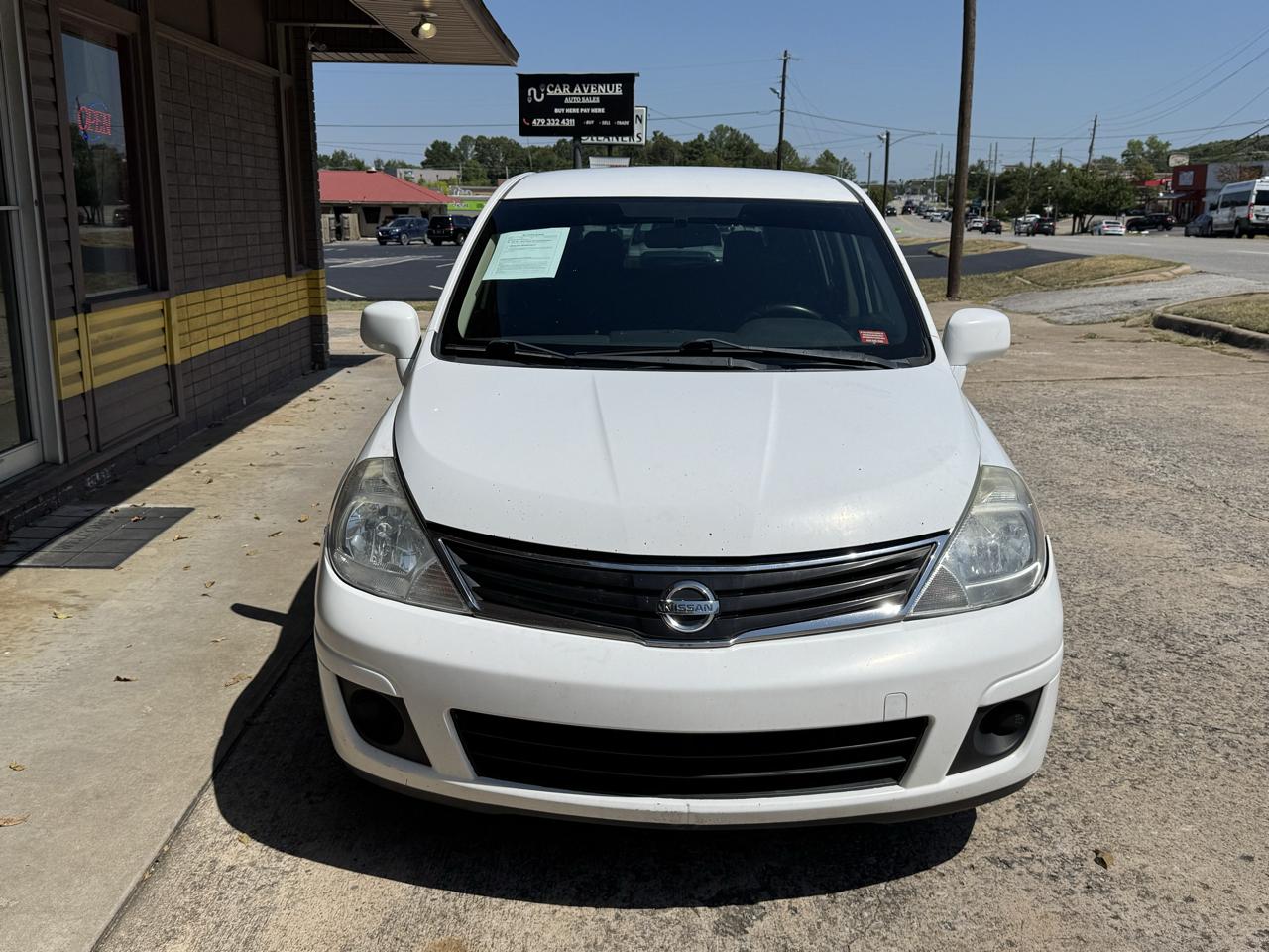 Nissan Versa 1.8 SL Hatchback 2011