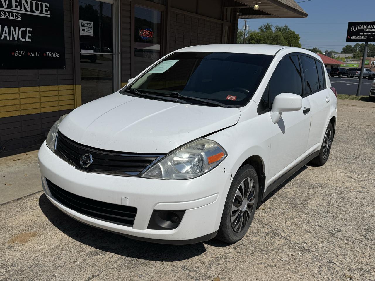 Nissan Versa 1.8 SL Hatchback 2011
