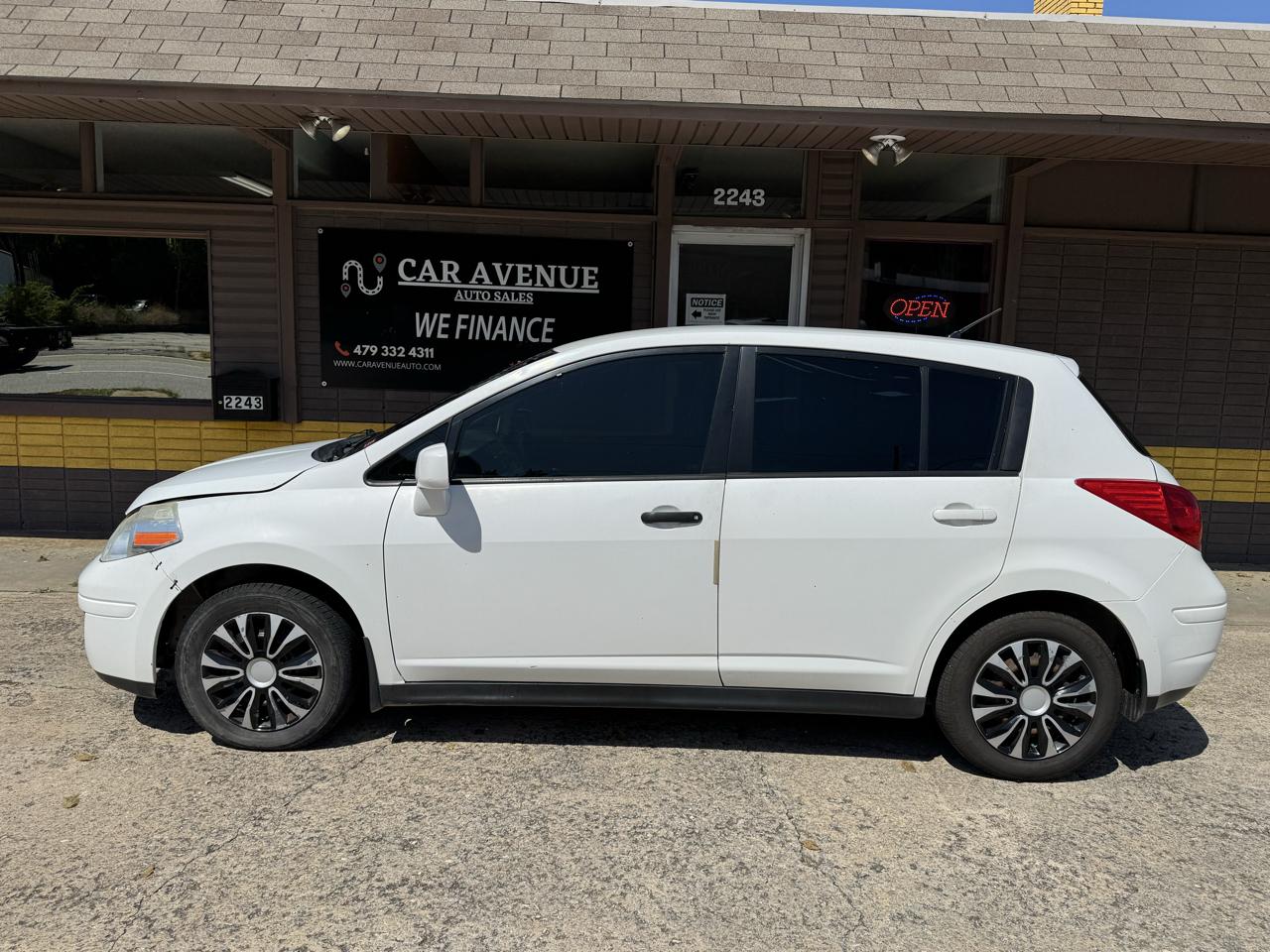 Nissan Versa 1.8 SL Hatchback 2011