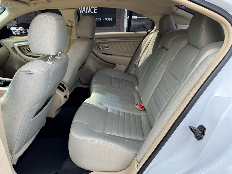 Ford Taurus SE FWD 2016