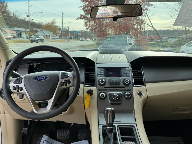 Ford Taurus SE FWD 2016