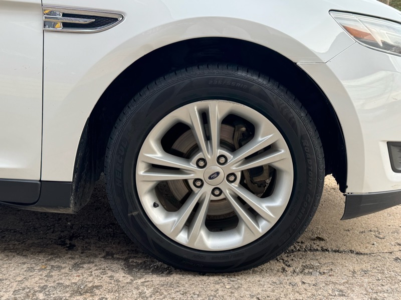 Ford Taurus SE FWD 2016