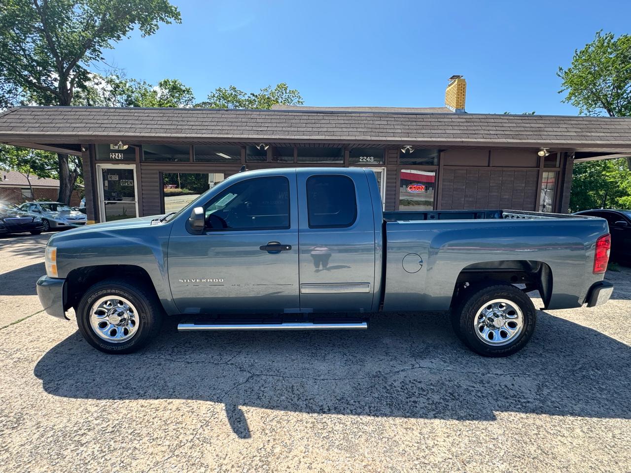 Chevrolet Silverado 1500 LS Extended Cab 2WD 2010