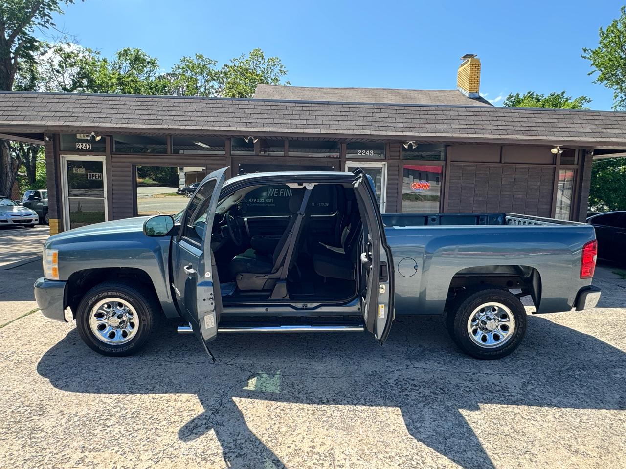 Chevrolet Silverado 1500 LS Extended Cab 2WD 2010