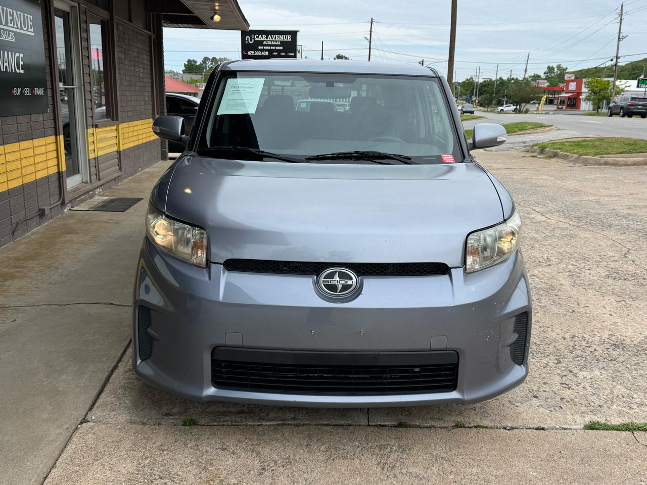 Scion xB 5-Door Wagon 5-Spd MT 2011