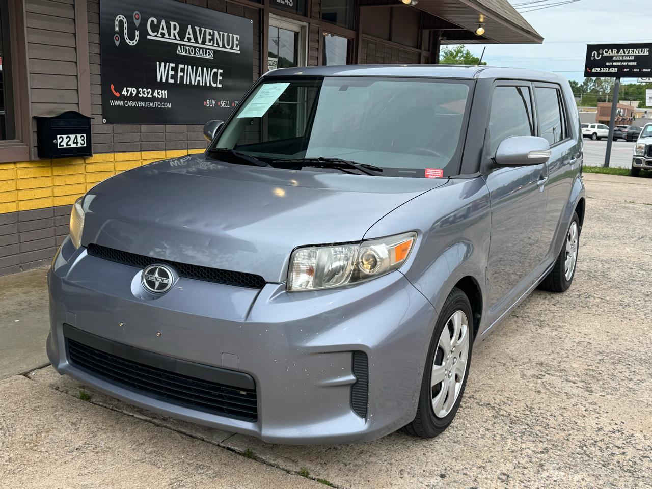 Scion xB 5-Door Wagon 5-Spd MT 2011