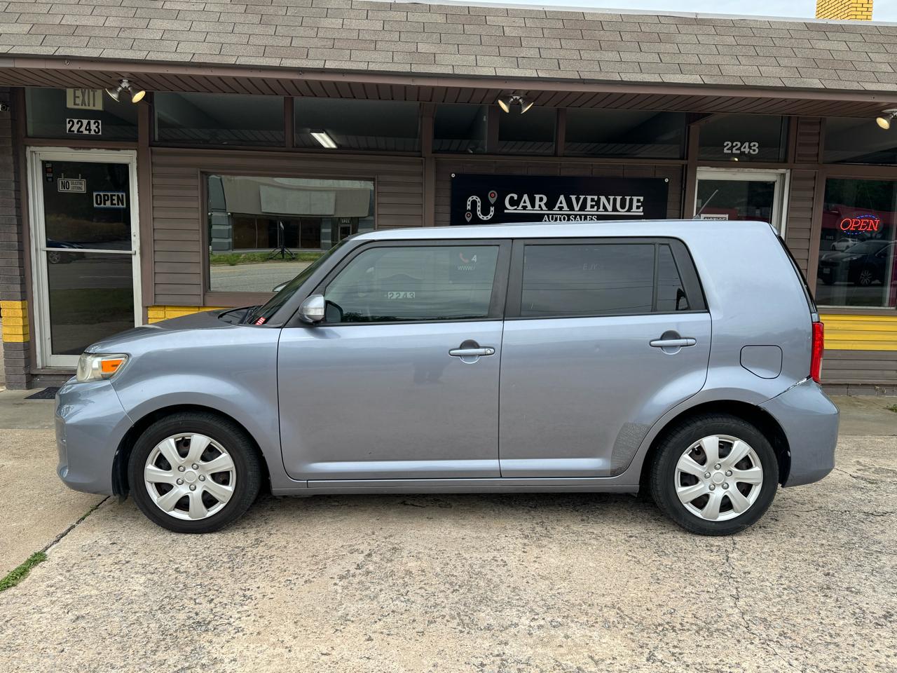Scion xB 5-Door Wagon 5-Spd MT 2011
