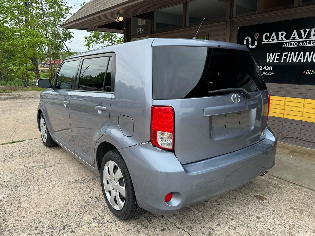 Scion xB 5-Door Wagon 5-Spd MT 2011