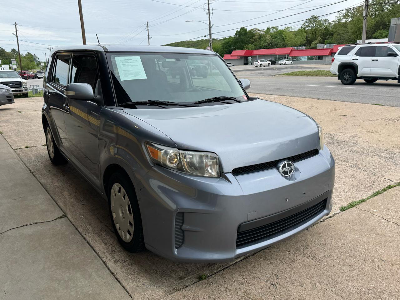 Scion xB 5-Door Wagon 5-Spd MT 2011