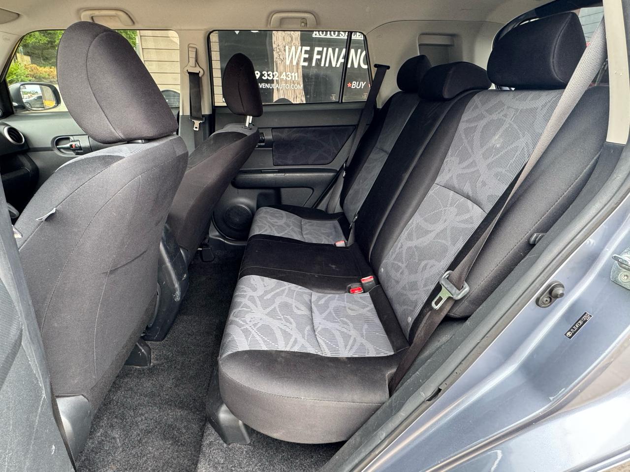 Scion xB 5-Door Wagon 5-Spd MT 2011