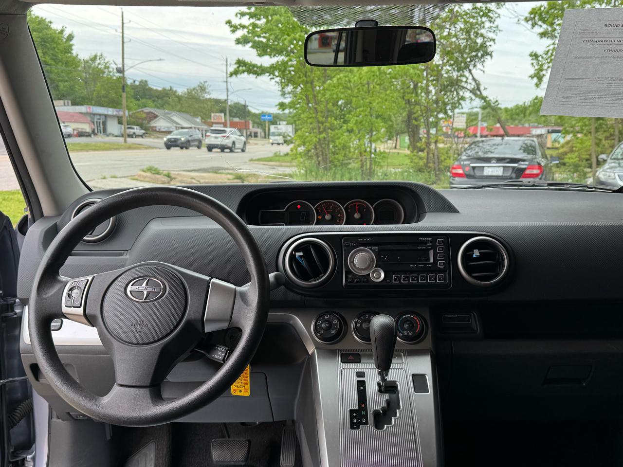 Scion xB 5-Door Wagon 5-Spd MT 2011