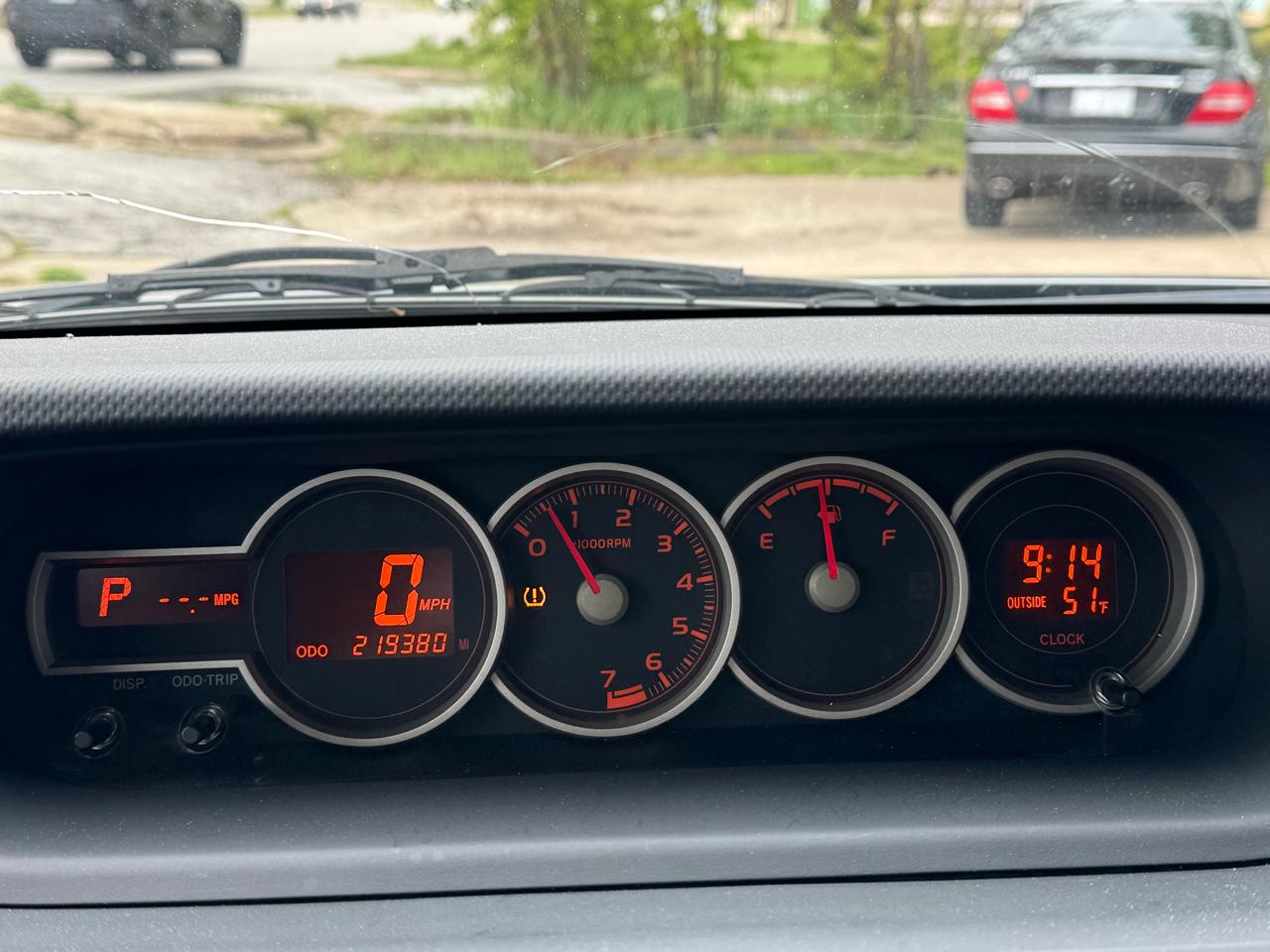 Scion xB 5-Door Wagon 5-Spd MT 2011