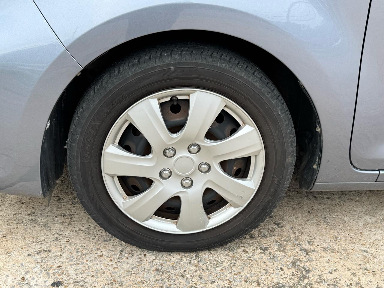 Scion xB 5-Door Wagon 5-Spd MT 2011