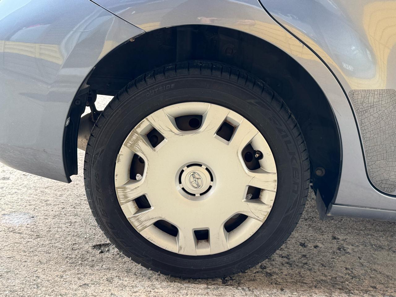 Scion xB 5-Door Wagon 5-Spd MT 2011