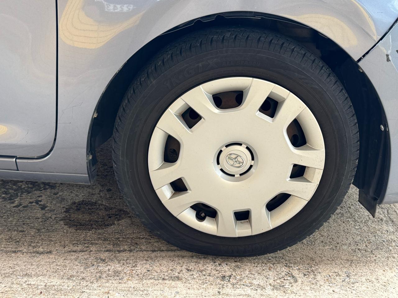 Scion xB 5-Door Wagon 5-Spd MT 2011