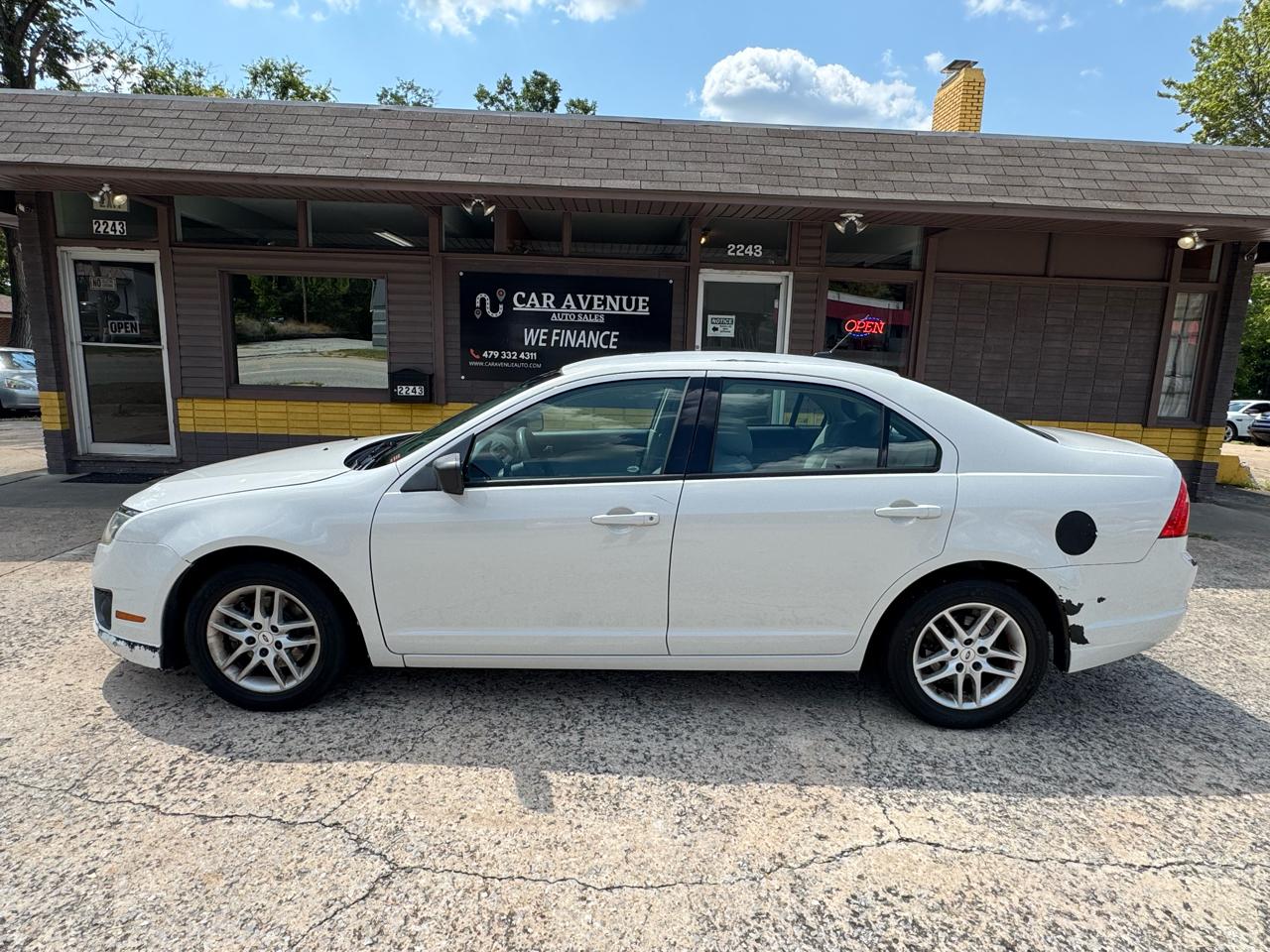 Ford Fusion S 2012