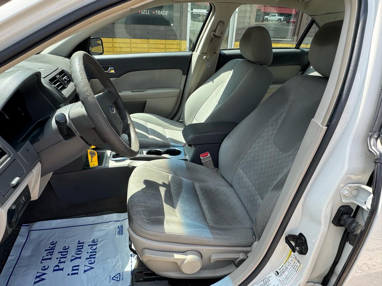 Ford Fusion S 2012