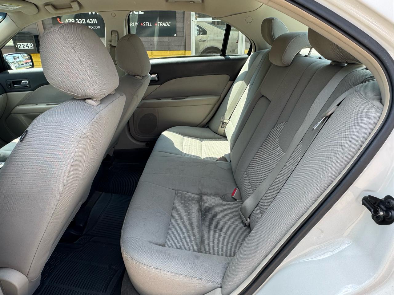Ford Fusion S 2012