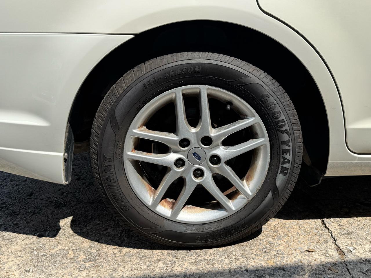 Ford Fusion S 2012