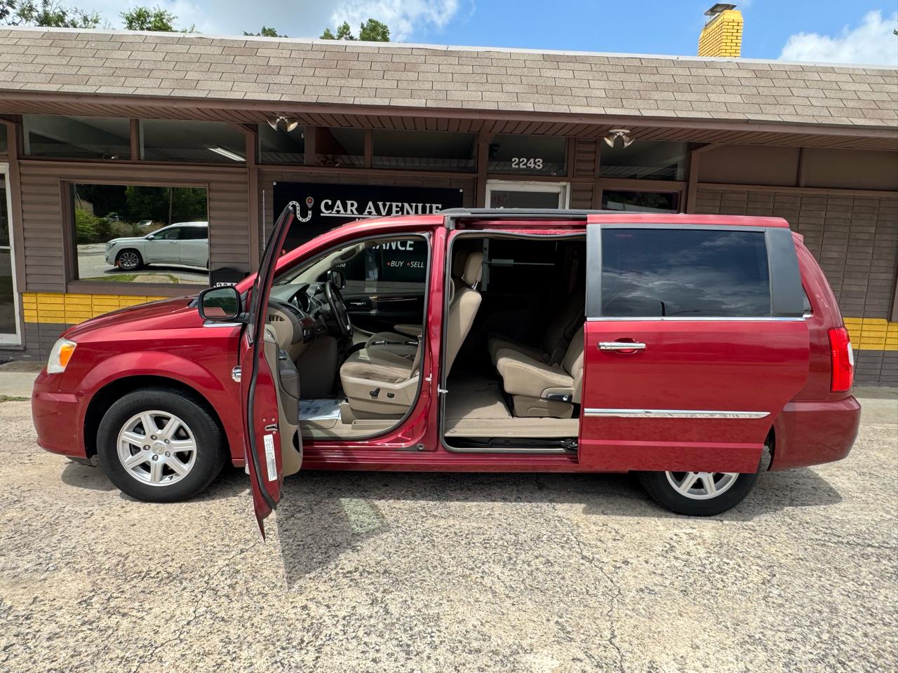 Chrysler Town & Country Touring 2011