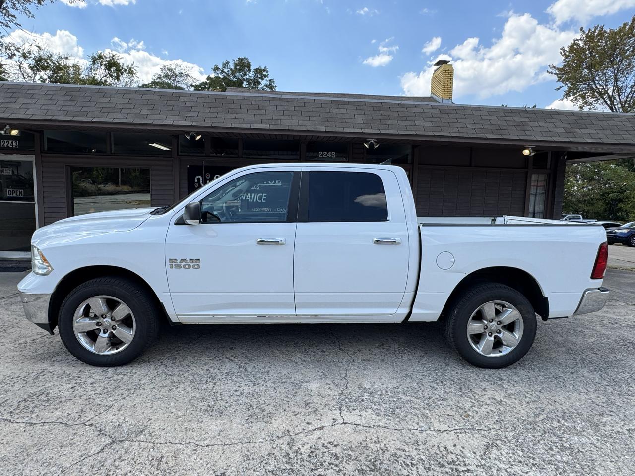RAM 1500 SLT Crew Cab SWB 4WD 2016