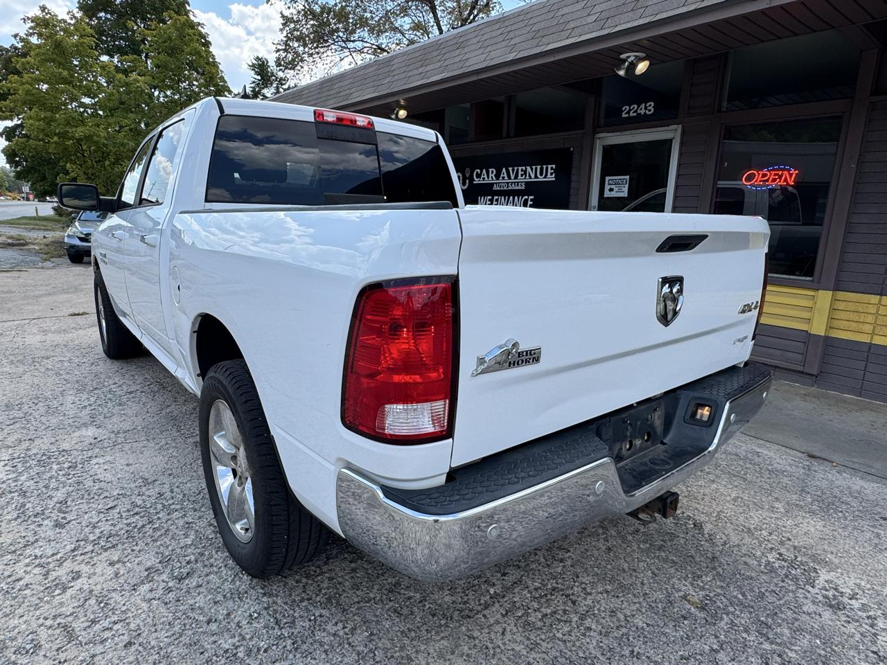 RAM 1500 SLT Crew Cab SWB 4WD 2016