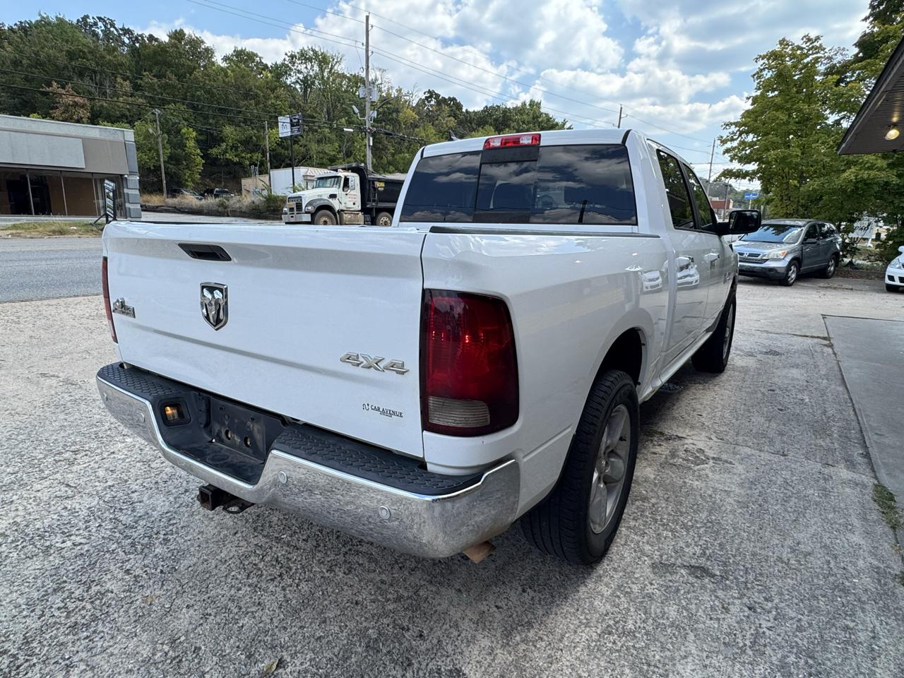 RAM 1500 SLT Crew Cab SWB 4WD 2016