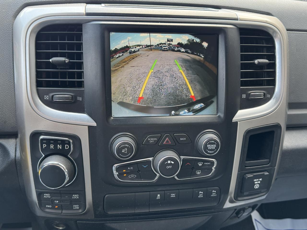 RAM 1500 SLT Crew Cab SWB 4WD 2016