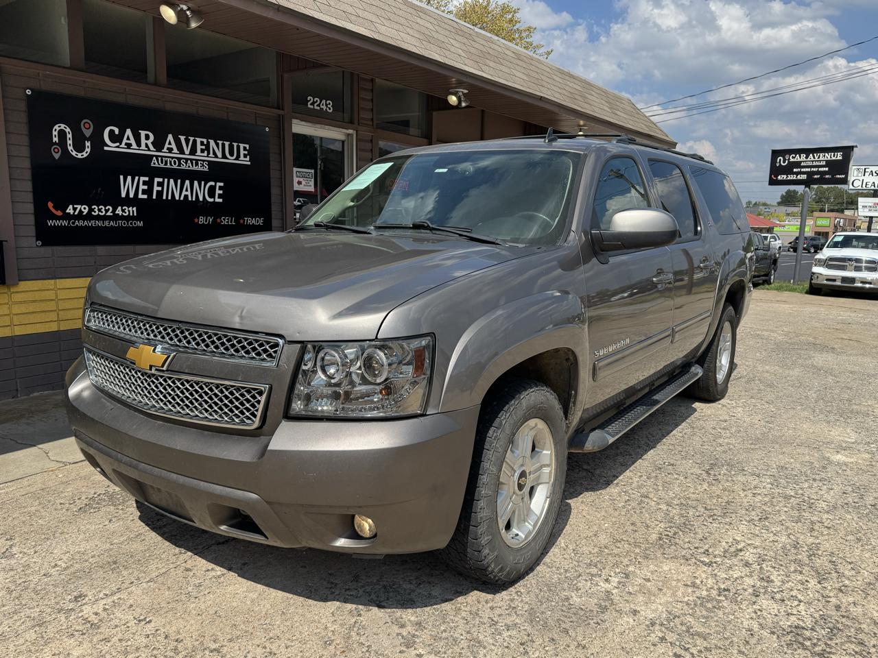 Chevrolet Suburban LT 1500 4WD 2011