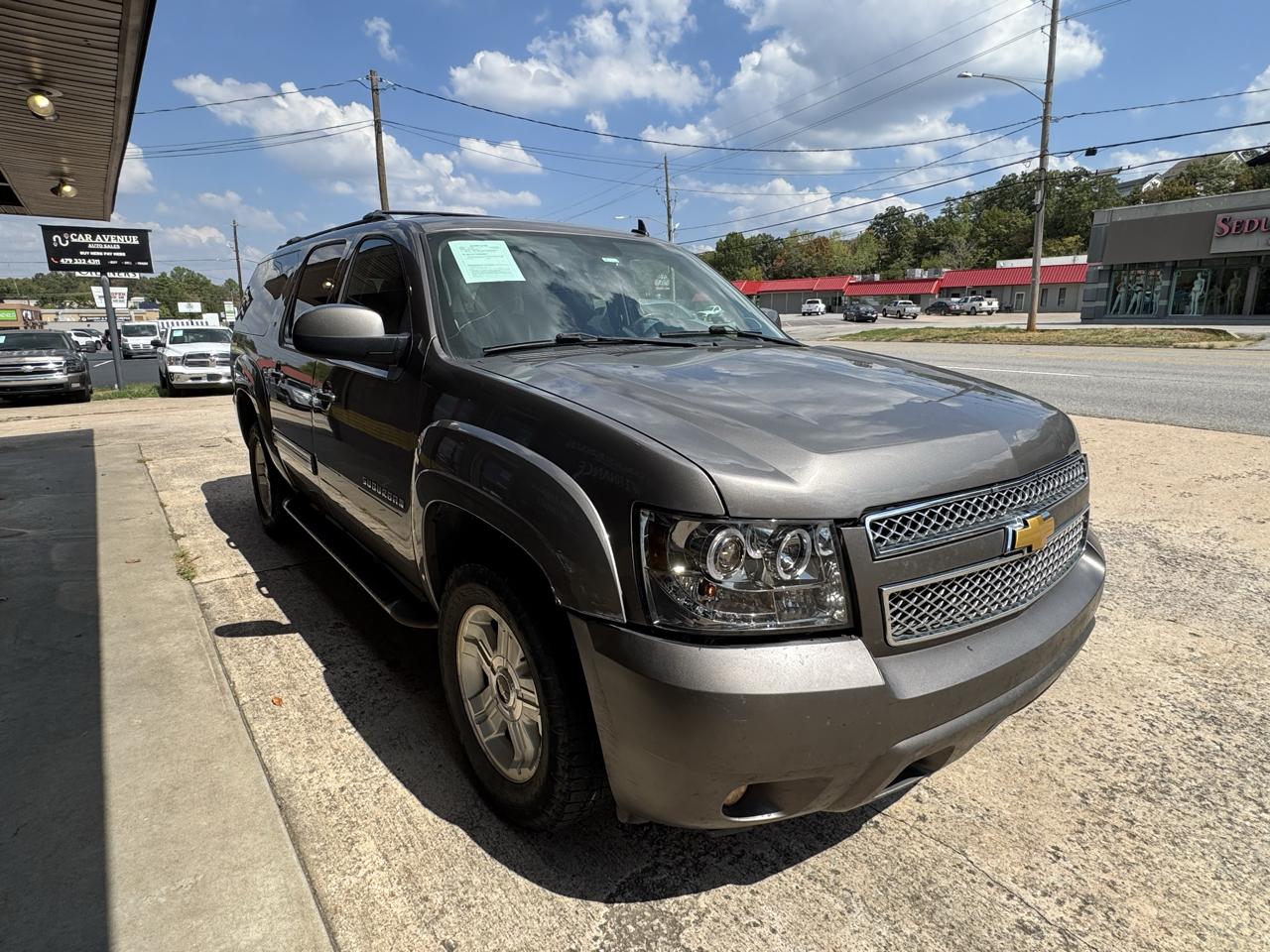 Chevrolet Suburban LT 1500 4WD 2011