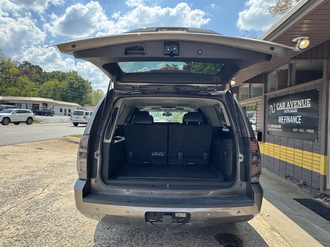 Chevrolet Suburban LT 1500 4WD 2011