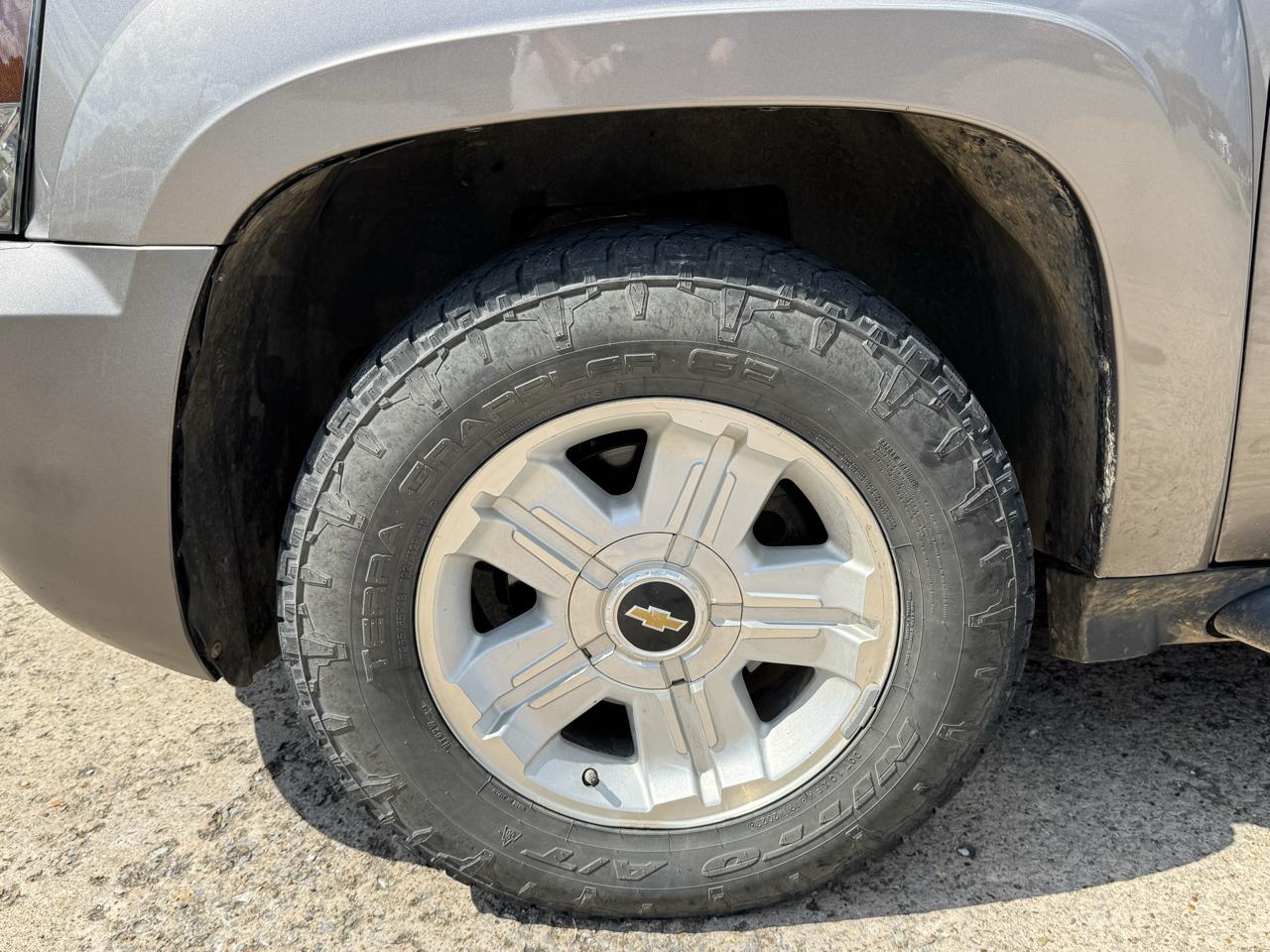 Chevrolet Suburban LT 1500 4WD 2011